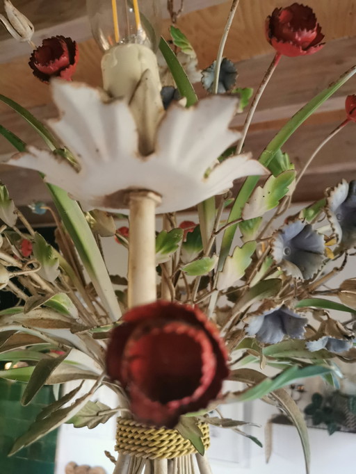 Chandelier In The Shape Of A Flower Bouquet