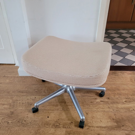 Artifort P141 Footstool