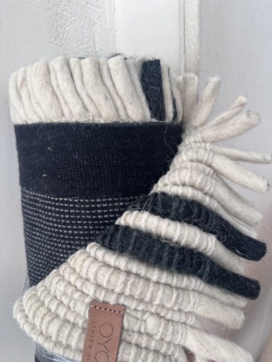 Image 1 of Tapis Oyoy Putki 100% laine Nouveau