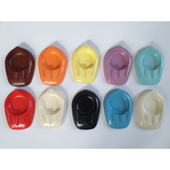 Image 1 of Juego de 10 ceniceros vintage de baquelita de colores del fabricante de automóviles Škoda, 1950