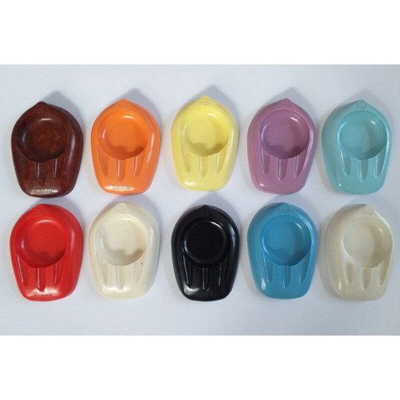Image 1 of Juego de 10 ceniceros vintage de baquelita de colores del fabricante de automóviles Škoda, 1950