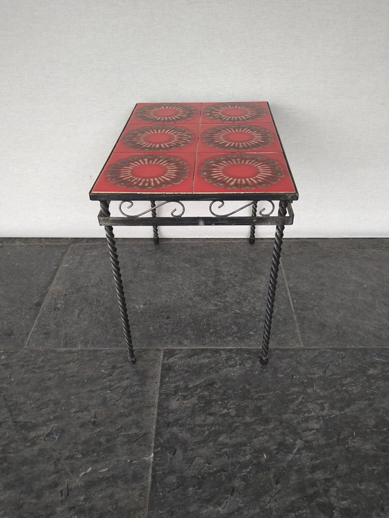 Image 1 of Tavolino vintage con piano in piastrelle di ceramica