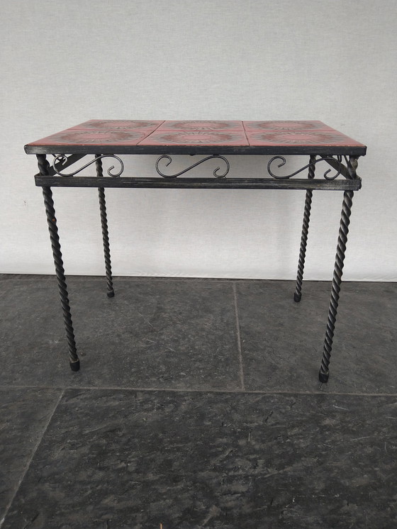 Image 1 of Tavolino vintage con piano in piastrelle di ceramica