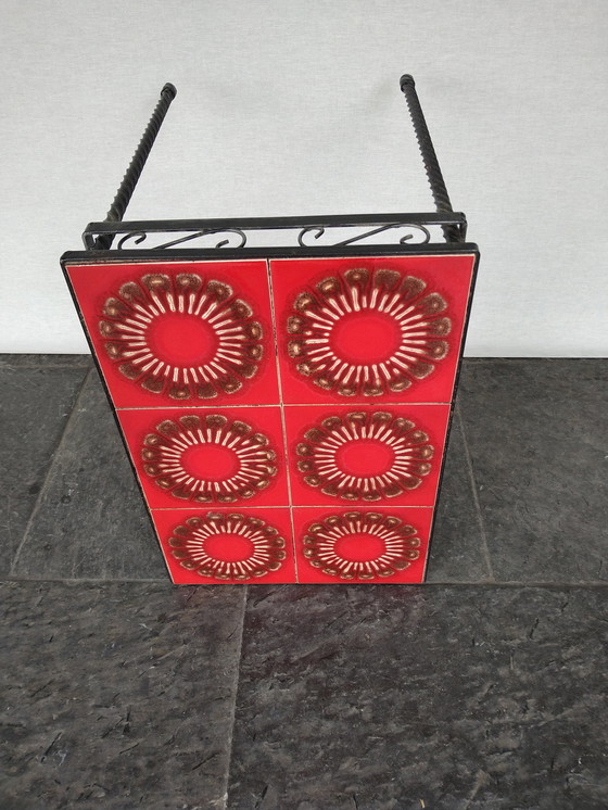 Image 1 of Tavolino vintage con piano in piastrelle di ceramica