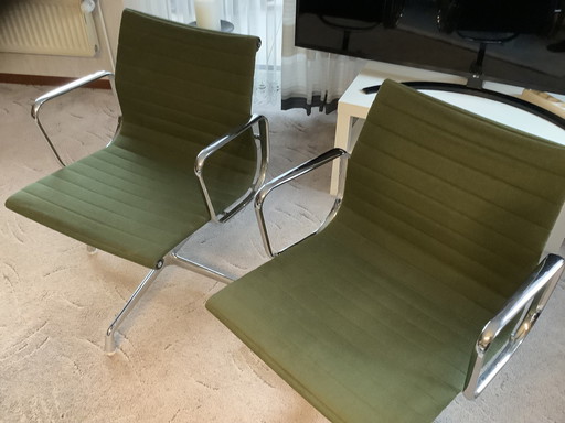 2x Hermann Miller, Vitra, Eames designer swivel chairs