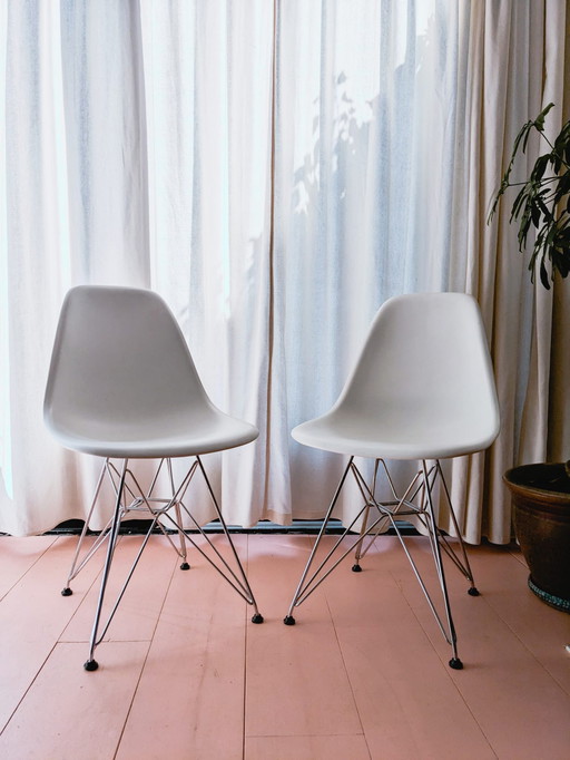 2x Vitra Eames DSR dining chairs