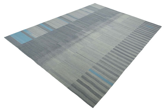 Image 1 of Kilim Fars de diseño tejido a mano – 372 x 271 cm – Diseño moderno en tonos azules y grises