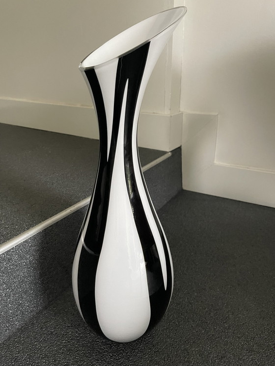 Image 1 of Vase Black White