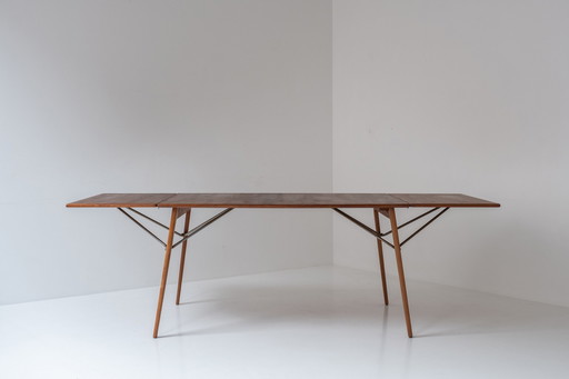 Very rare drop leaf table by Børge Mogensen for Søborg Mobelfabrik, Denmark 1953.