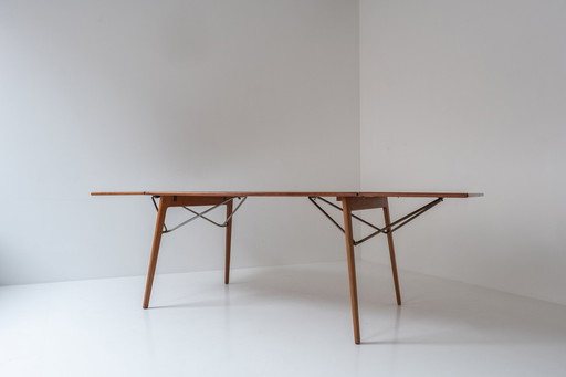 Very rare drop leaf table by Børge Mogensen for Søborg Mobelfabrik, Denmark 1953.