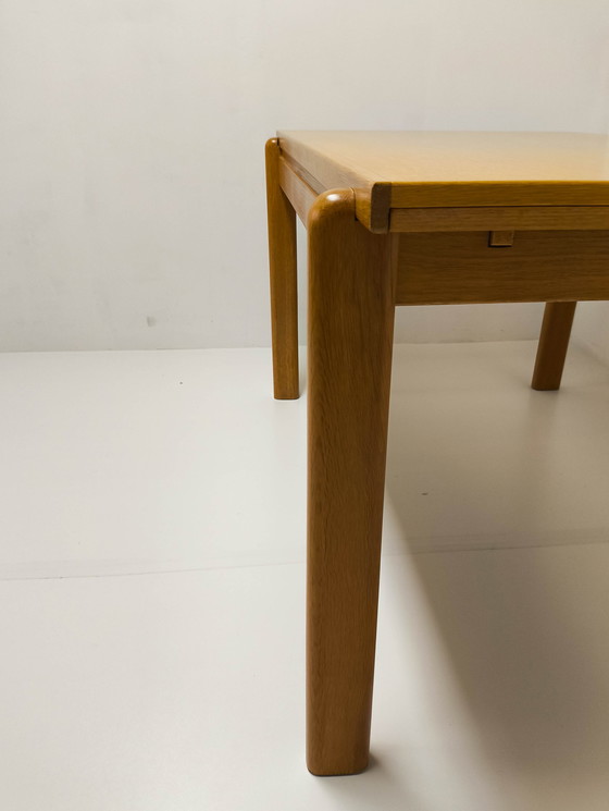 Image 1 of Vintage oak extendable dining table