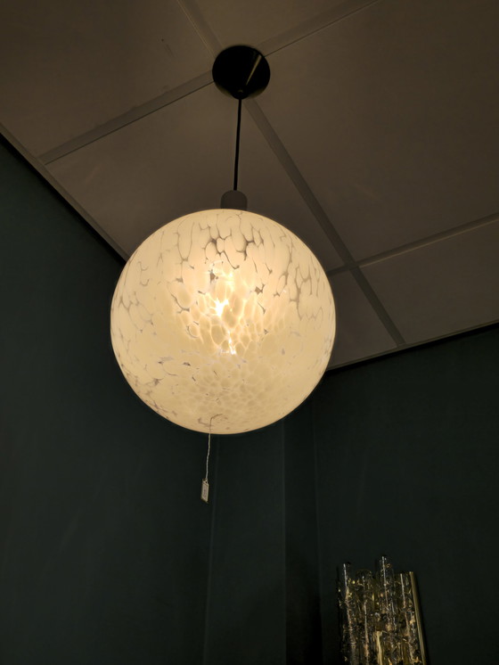Image 1 of Lampe pendante Globe en verre vintage