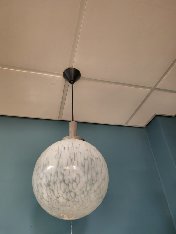 Image 1 of Lampe pendante Globe en verre vintage
