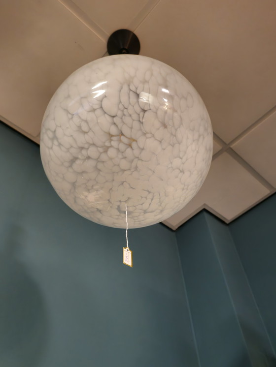 Image 1 of Lampe pendante Globe en verre vintage