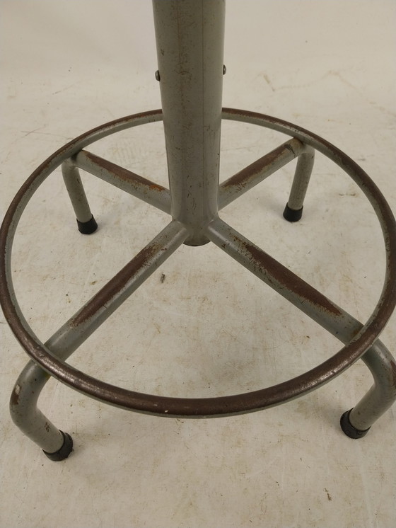 Image 1 of 1 x tabouret d'atelier industriel.  Hauteur réglable.  Dans le style de Friso Kramer