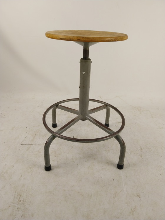 Image 1 of 1 x tabouret d'atelier industriel.  Hauteur réglable.  Dans le style de Friso Kramer