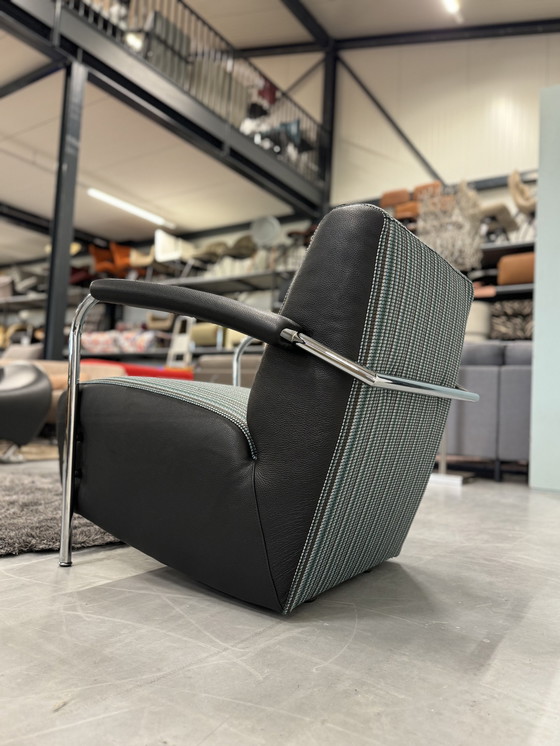 Image 1 of Leolux Scylla Armchair Black Leather Belluno Fabric