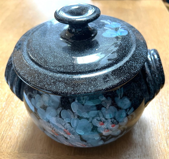 Image 1 of Large pot/soup tureen in black ceramic