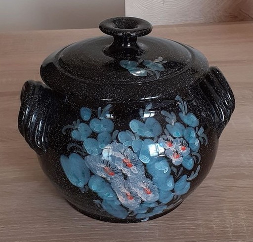 Large pot/soup tureen in black ceramic