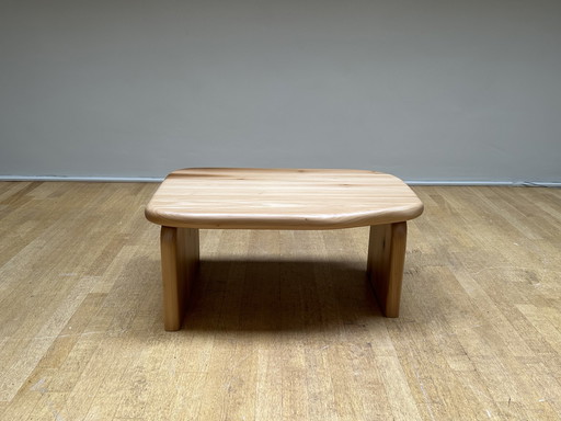 Linde Freya Tangelder. Bo Bardi coffee table