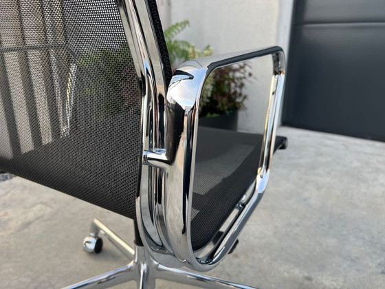 Image 1 of Vitra Eames Ea117 Netweave Office Chair