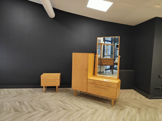 Image 1 of Vintage dressing table and side cabinet