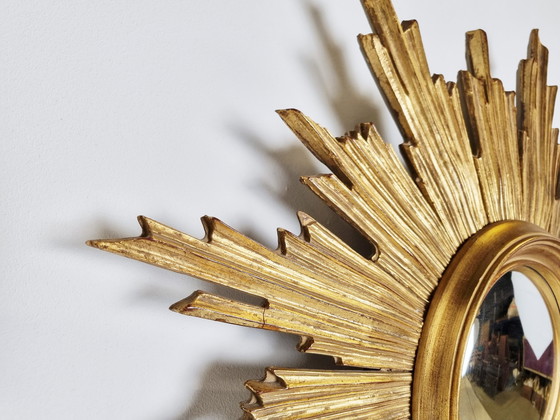 Image 1 of Specchio vintage grande dorato con motivo a raggi di sole