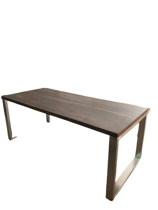 Vassali table with solid walnut wood top