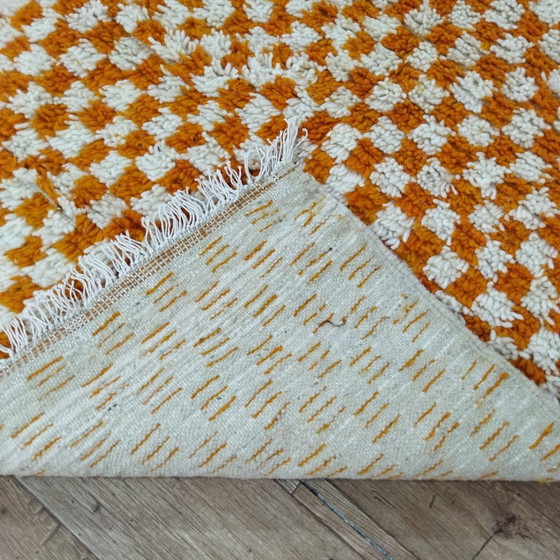 Image 1 of Moroccan Tile Carpet In White And Orange - Marokkanischer Schachbrettteppich In Weiß Und Orange