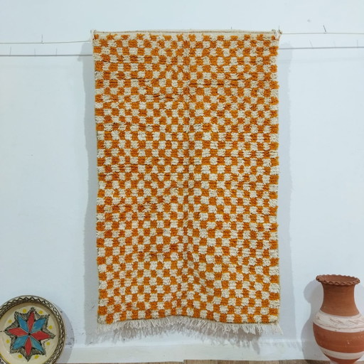 Moroccan Tile Carpet In White And Orange - Marokkanischer Schachbrettteppich In Weiß Und Orange