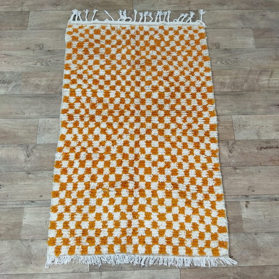 Image 1 of Moroccan Tile Carpet In White And Orange - Marokkanischer Schachbrettteppich In Weiß Und Orange