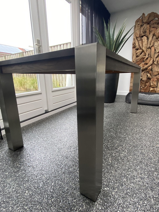 Image 1 of Tavolo da pranzo Cross Mc Glan, piano in rovere con gambe in acciaio inossidabile