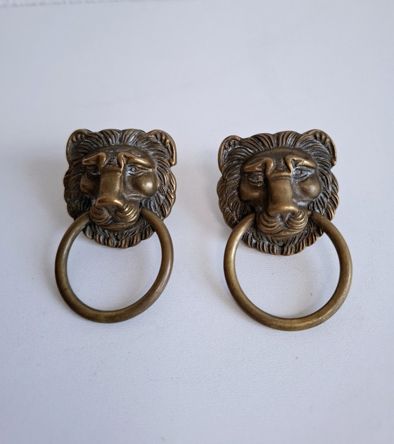 Image 1 of 2 pomelli per cassetti e armadietti in ottone vintage con testa di leone 