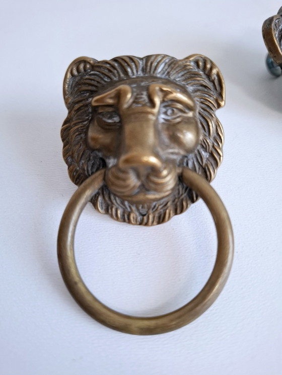 Image 1 of 2 pomelli per cassetti e armadietti in ottone vintage con testa di leone 
