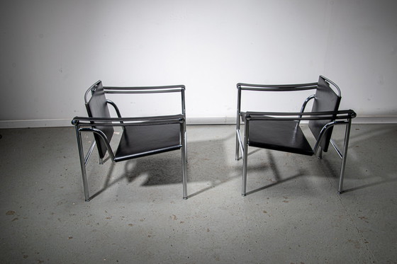 Image 1 of Ensemble de 2 chaises longues Cassina LC1 avec certificats d'origine 1980