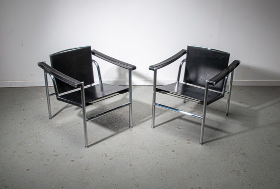 Image 1 of Ensemble de 2 chaises longues Cassina LC1 avec certificats d'origine 1980