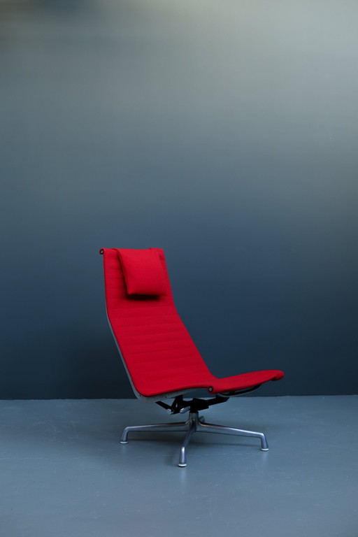 Aluminum Lounge Chair Ea125 By Charles & Ray Eames For Herman Miller