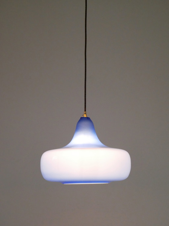 Image 1 of Alessandro Pianon grande lampe suspendue bleue Vistosi, Italie années 1960