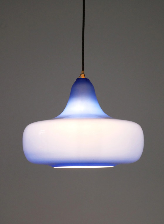 Image 1 of Alessandro Pianon grande lampe suspendue bleue Vistosi, Italie années 1960