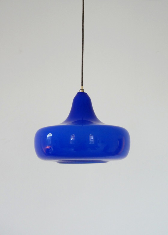 Image 1 of Alessandro Pianon grande lampe suspendue bleue Vistosi, Italie années 1960