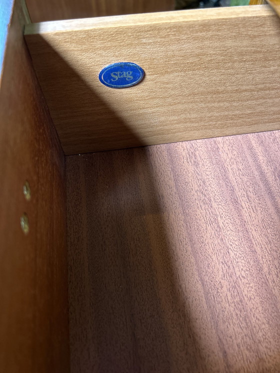 Image 1 of Cassettiera alta in teak retrò vintage di metà secolo di Stag 