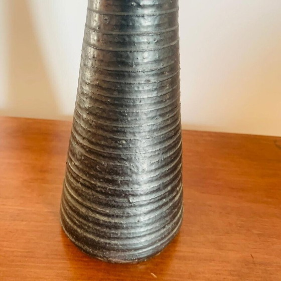 Image 1 of Vintage conical vase in black glazed earth with ringed pattern