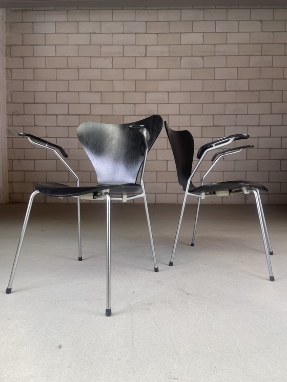 Image 1 of 4X Fritz Hansen Butterfly Chair