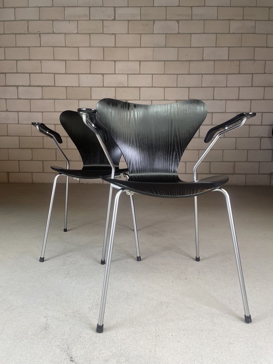 Image 1 of 4X Fritz Hansen Butterfly Chair