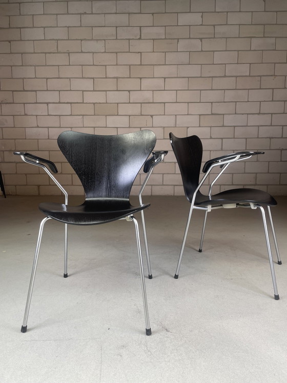 Image 1 of 4X Fritz Hansen Butterfly Chair