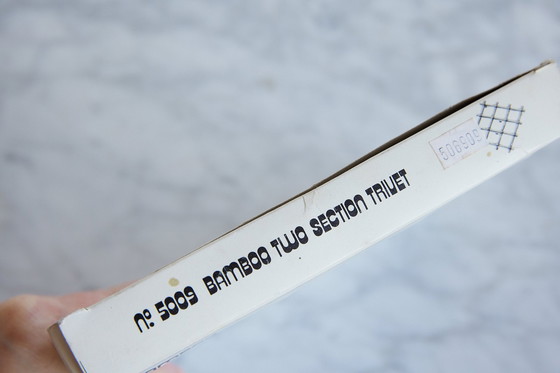 Image 1 of Salvamanteles extensible de imitación de bambú plateado