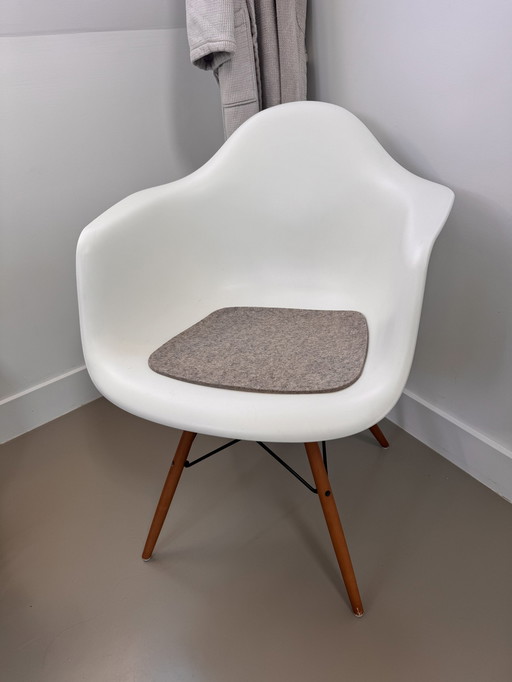 Vitra fauteuil eames blanc