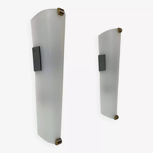 2 applique vintage in ottone e plexiglas, Francia 1960