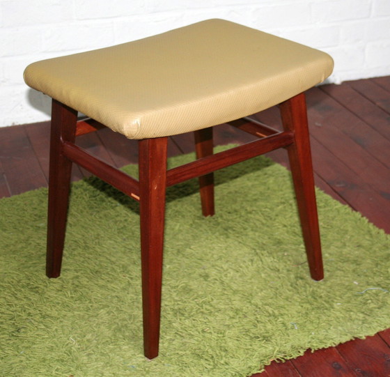 Image 1 of Sedia vintage restaurata con poggiapiedi abbinato