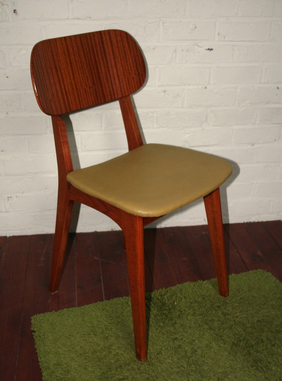 Image 1 of Sedia vintage restaurata con poggiapiedi abbinato